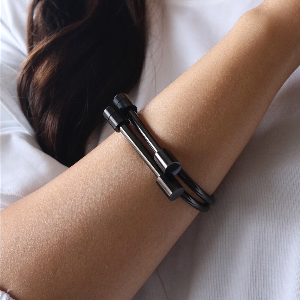 Black shackle cuff